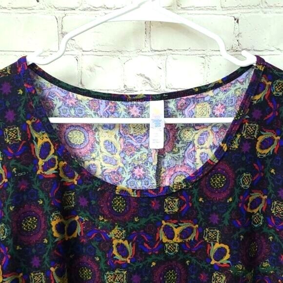 LuLaRoe Perfect Tee Small Black Printed Swing Knit Top Half-Sleeve Stretch - Picture 4 of 13